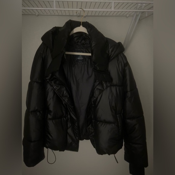 GAP 100% Recycled Polyester Relaxed Heavyweight Cropped Puffer Jacket - Picture 2 of 4